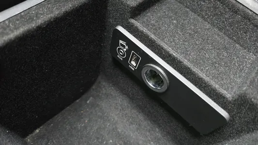 Jaguar XE 20d R 2016 13