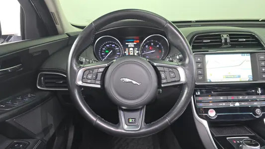 Jaguar XE 20d R 2016 15