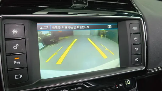 Jaguar XE 20d R 2016 16