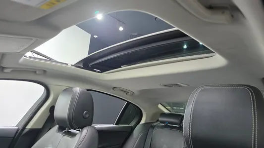 Jaguar XE 20d R 2016 18