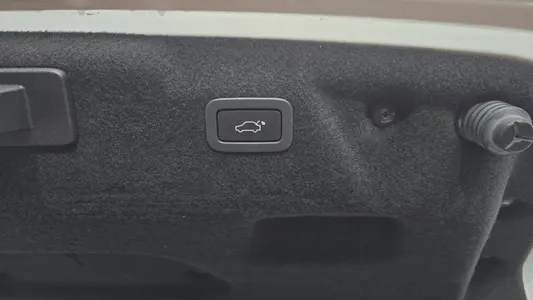 Jaguar XE 20d R 2016 19