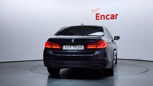 BMW 5 Series (G30) 530d M 2017 4