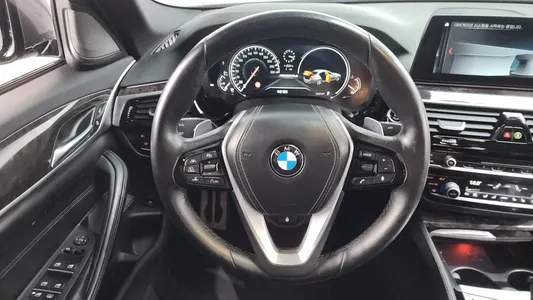 BMW 5 Series (G30) 530d M 2017 12