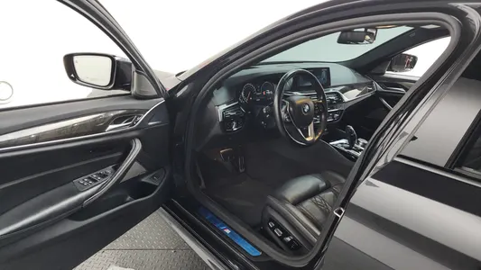 BMW 5 Series (G30) 530d M 2017 10