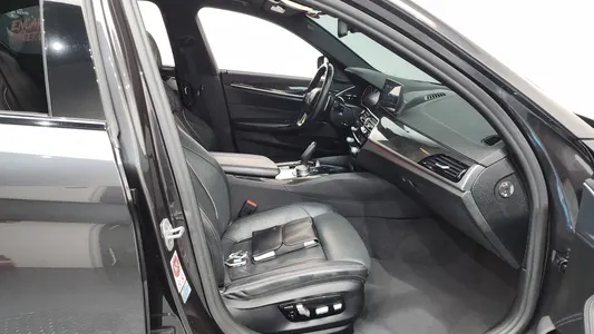 BMW 5 Series (G30) 530d M 2017 26