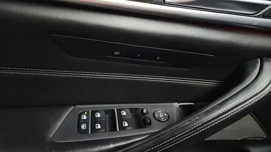 BMW 5 Series (G30) 530d M 2017 28