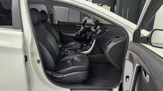 Hyundai 아반떼 1.6 GDi 2014 12