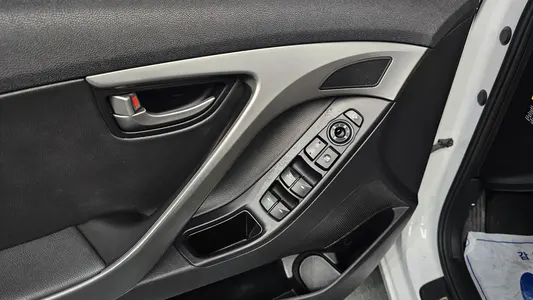 Hyundai 아반떼 1.6 GDi 2014 13