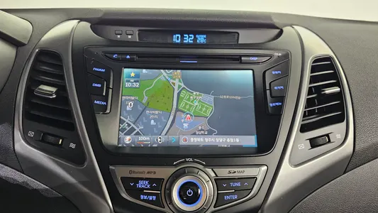 Hyundai 아반떼 1.6 GDi 2014 17