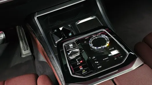 BMW 7 Series (G70) 740i sDrive M 2022 8