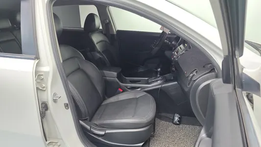 Kia R 4WD TLX 2010 11