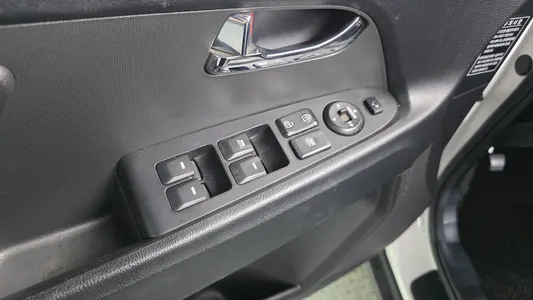 Kia R 4WD TLX 2010 17