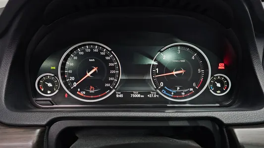 BMW 5 Series GT (F07) GT 30d xDrive 2013 8
