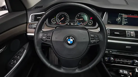 BMW 5 Series GT (F07) GT 30d xDrive 2013 13