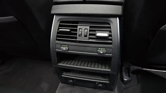 BMW 5 Series GT (F07) GT 30d xDrive 2013 19
