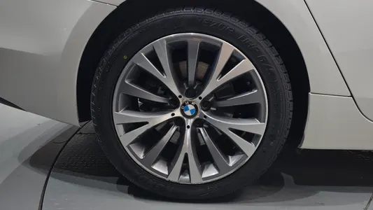 BMW 5 Series GT (F07) GT 30d xDrive 2013 22