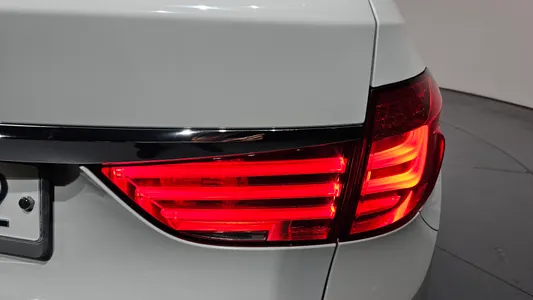 BMW 5 Series GT (F07) GT 30d xDrive 2013 24
