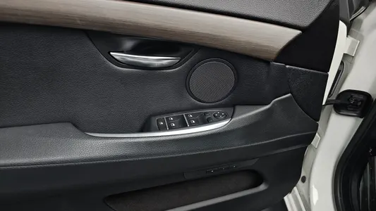 BMW 5 Series GT (F07) GT 30d xDrive 2013 33