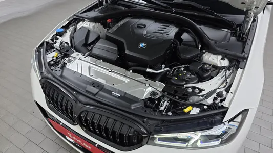 BMW 3 Series (G20) 320i M 2024 6