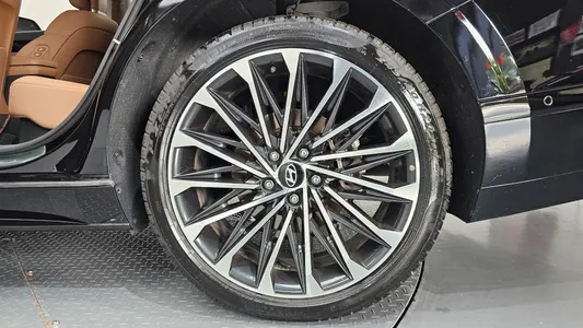 Hyundai (GN7) 2025 21