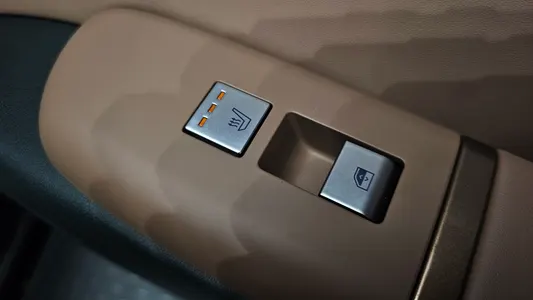 Hyundai (GN7) 2025 30