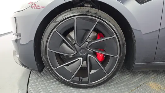 Tesla 3 AWD 2026 5