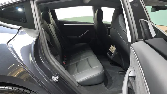 Tesla 3 AWD 2026 12