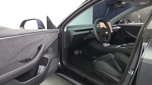 Tesla 3 AWD 2026 10