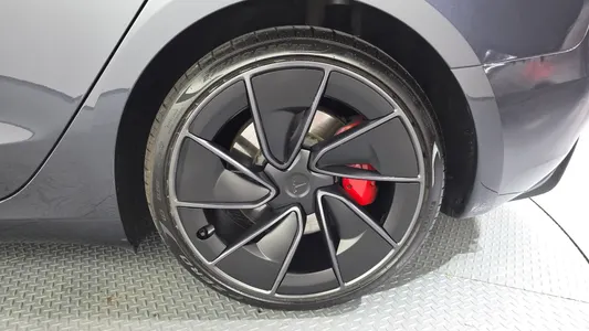 Tesla 3 AWD 2026 21