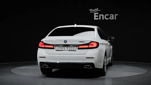 BMW 5 Series (G30) 520i 2022 4