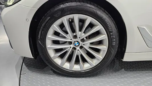 BMW 5 Series (G30) 520i 2022 5