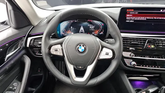 BMW 5 Series (G30) 520i 2022 13
