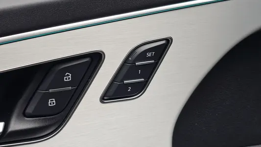 Audi Q8 (4M) 55 TFSI 2025 32