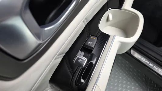 Kia 4 HEV 1.6 2WD 2022 30