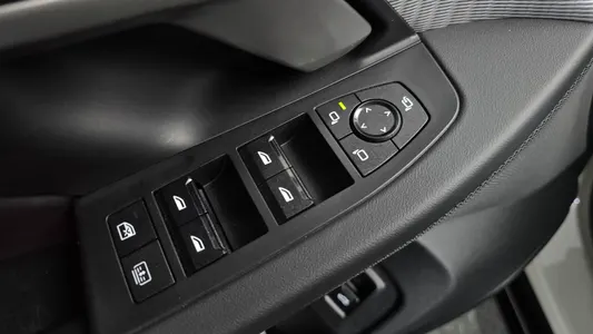 BMW 5 Series (G60) 530e xDrive M 2025 20