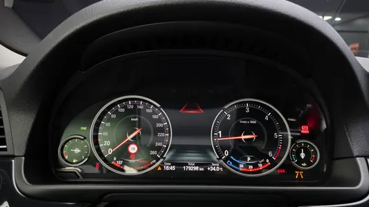 BMW 5 Series (F10) 520d M 2016 7