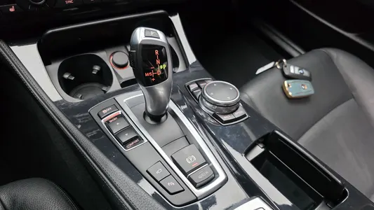 BMW 5 Series (F10) 520d M 2016 8