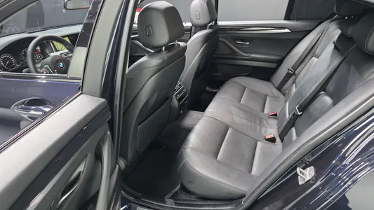 BMW 5 Series (F10) 520d M 2016 11
