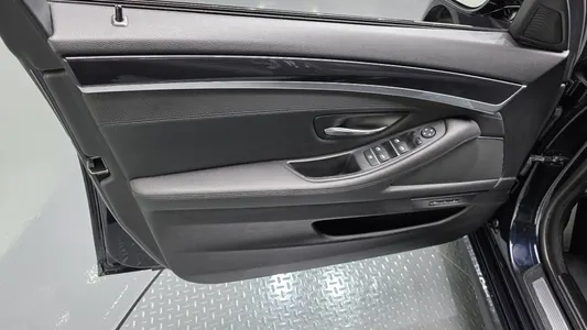 BMW 5 Series (F10) 520d M 2016 24