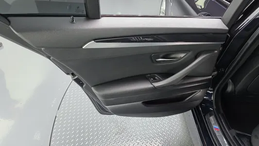 BMW 5 Series (F10) 520d M 2016 25