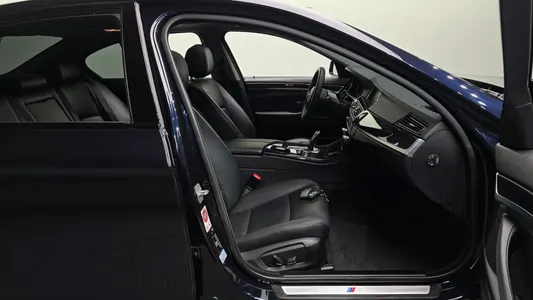 BMW 5 Series (F10) 520d M 2016 26