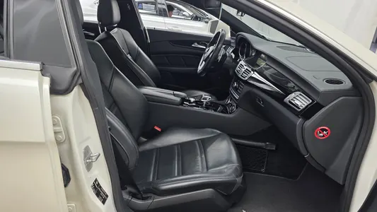 Mercedes-Benz CLS-Class W218 CLS63 AMG 2011 11