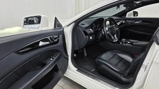 Mercedes-Benz CLS-Class W218 CLS63 AMG 2011 10