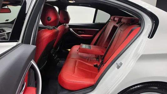 BMW 3 Series (F30) 330i M 2018 10