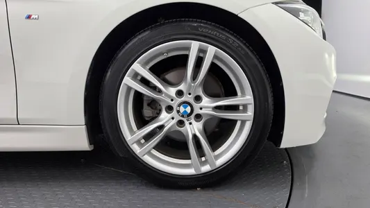 BMW 3 Series (F30) 330i M 2018 21