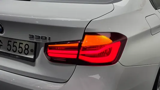 BMW 3 Series (F30) 330i M 2018 23