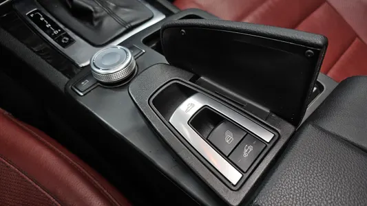 Mercedes-Benz E-Class W212 E350 2011 16