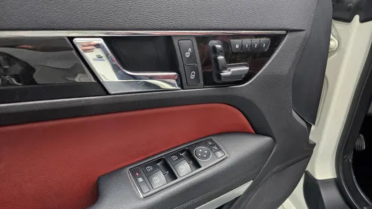Mercedes-Benz E-Class W212 E350 2011 27