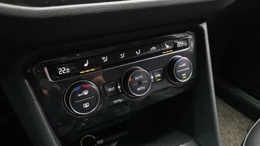 Volkswagen 2 2.0 TDI 2020 17