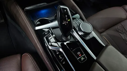 BMW 5 Series (G30) 530e M 2023 9
